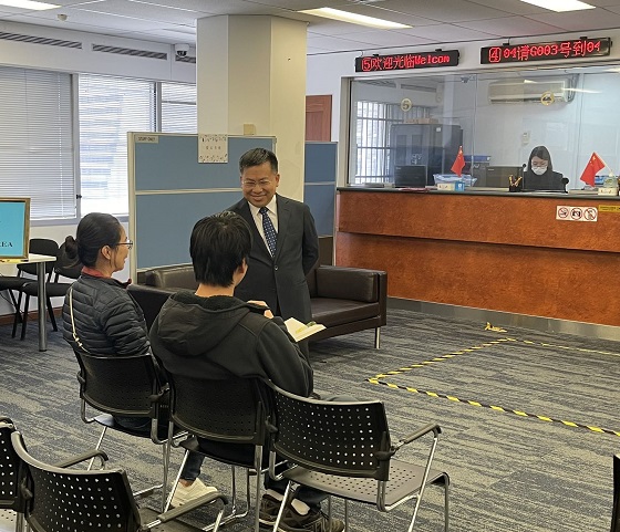 阮宗泽总领事视察领事服务大厅和布里斯班中国签证申请服务中心
