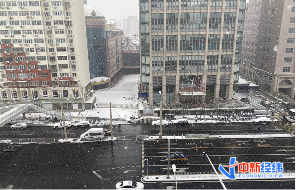 北京降雪加强！首都机场大面积取消，多列车晚点京广高铁限速