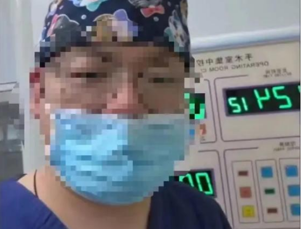 中新网评：医学不容儿戏，手术室怎能成网红秀场 