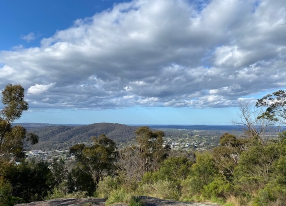 COMEX黄金期货价格短线企稳回升 业内人士看好黄金中长期“再货币化”前景 