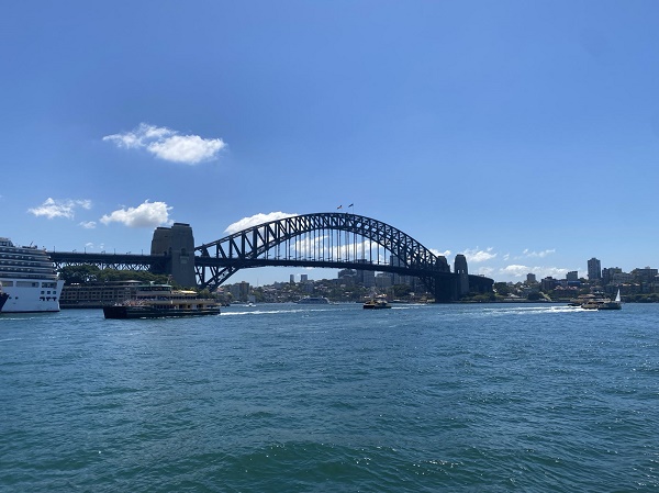 澳总理宣布设立全国哀悼日 纪念Bondi枪击事件遇难者 