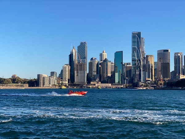 公共设施清洁方式正在发生改变 澳大利亚学校与交通系统引入“持续型消毒技术” 