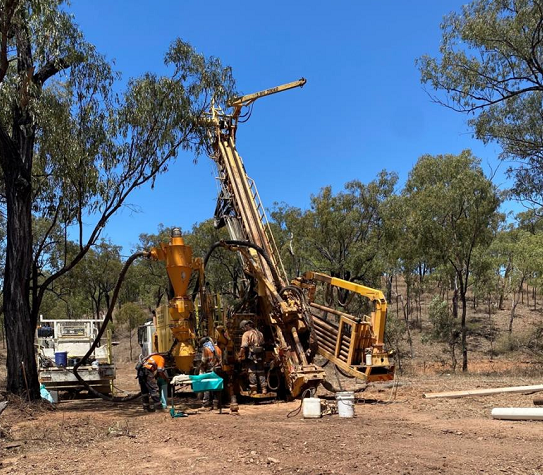 上市不足两月Moonlight（ASX: ML8）交出首轮钻探数据  Clermont金矿14个钻孔全部见矿 多个外延钻孔持续见矿 矿化边界尚未显现 