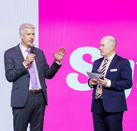 【异动股】“完美风暴”来袭 光明乳业控股Synlait Milk（ASX:Synlait）交出惨淡中期答卷 8千万新西兰元净亏损叠加4.72亿负债 复苏路途道阻且长   