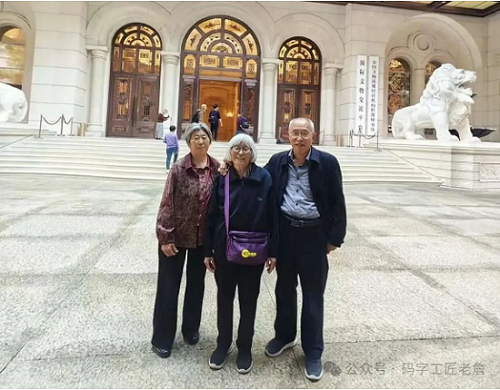 带着俩姐去旅游
